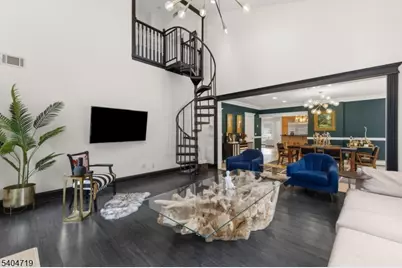 73 Big Piece Rd, Fairfield, NJ 07004 - Photo 4