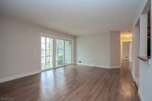 22 Amberly Ct, Franklin Township, NJ 08823 - Photo 4