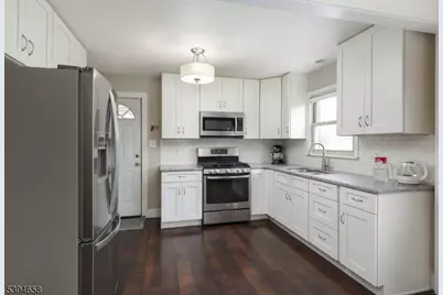 825 Dennis Pl, Linden, NJ 07036 - Photo 4