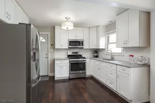 825 Dennis Pl, Linden, NJ 07036 - Photo 4