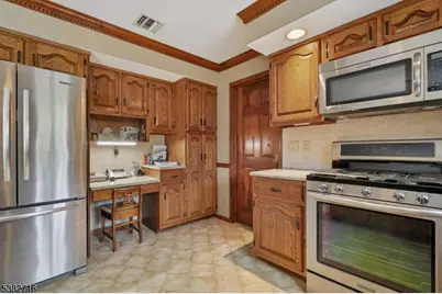 32 Nancy Terrace, Washington Township, NJ 07853 - Photo 8