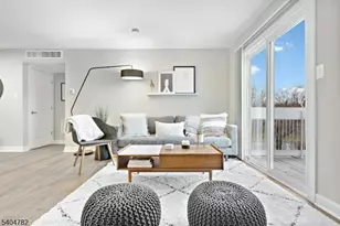 2821 Pheasant Hollow Dr, Plainsboro Township, NJ 08536 - Photo 2