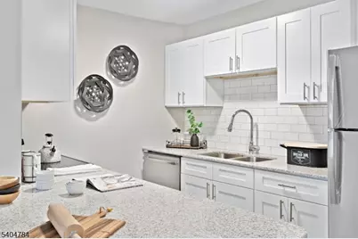 1000 Pheasant Hollow Dr, Plainsboro Township, NJ 08536 - Photo 4