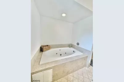 13 Mission Hills Rd, Clinton Township, NJ 08801 - Photo 10