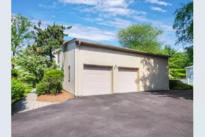 5 Bourbon St, Wayne, NJ 07470 - Photo 4