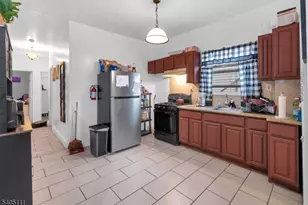 25 Oak St, Paterson, NJ 07501 - Photo 4