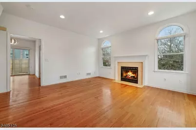 17 Grove St, Summit, NJ 07901 - Photo 4