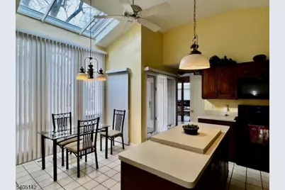 33 Stone Row Ln, Jefferson Township, NJ 07438 - Photo 4