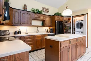 33 Stone Row Ln, Jefferson Township, NJ 07438 - Photo 2