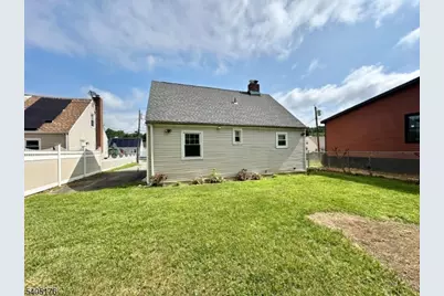 533 S Park Dr, Perth Amboy, NJ 08861 - Photo 2