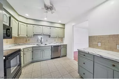 76 Farm Rd #E, Hillsborough Township, NJ 08844 - Photo 2