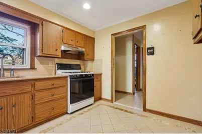 404 Burroughs Ter, Union Township, NJ 07083 - Photo 8