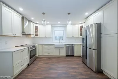 36 E Henry St, Linden, NJ 07036 - Photo 4