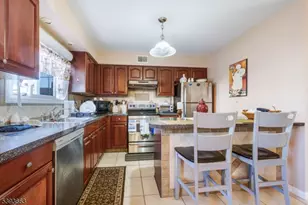 13 Val Sumo Ln, Newark, NJ 07105 - Photo 4