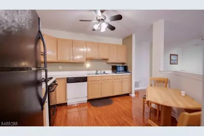 402 Hunt Dr, Holland Township, NJ 08848 - Photo 10