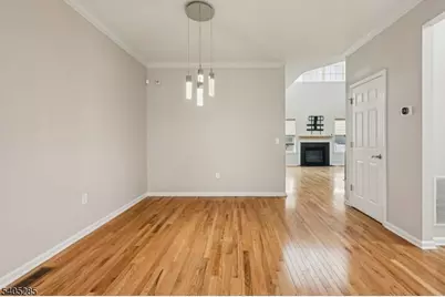 22 Clifford Cir, Franklin Township, NJ 08873 - Photo 4