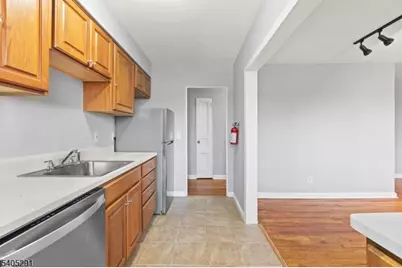 16 F Parkway Village #F, Cranford Township, NJ 07016 - Photo 10