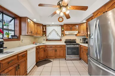 132 Linden Rd, Wayne Twp., NJ 07470 - Photo 10