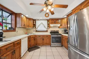 132 Linden Rd, Wayne Twp., NJ 07470 - Photo 10