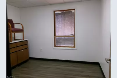 516 Hamburg Tpke, Wayne, NJ 07470 - Photo 10