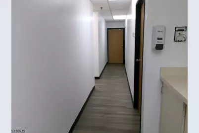 516 Hamburg Tpke, Wayne, NJ 07470 - Photo 4