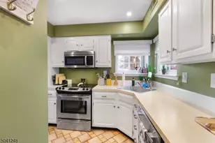 47 Spruce Ct, Bedminster Township, NJ 07921 - Photo 8