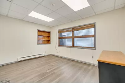 107 Stuyvesant Ave, Lyndhurst Township, NJ 07071 - Photo 20