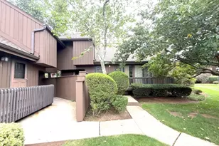 237 Kingsberry Dr, Franklin Township, NJ 08873 - Photo 2
