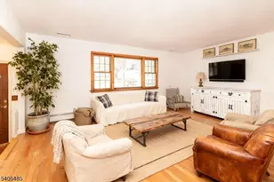 8 Franklin Dr, Mendham Township, NJ 07869 - Photo 2