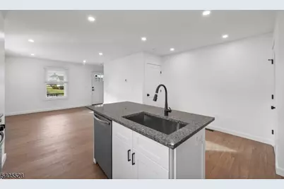 78 Anderson St, Raritan, NJ 08869 - Photo 12