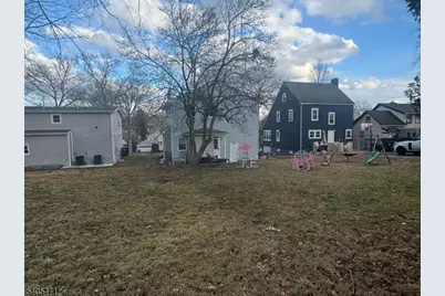 835 Dixie Ln, Plainfield, NJ 07062 - Photo 6