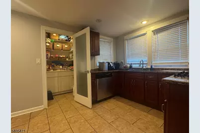 835 Dixie Ln, Plainfield, NJ 07062 - Photo 8