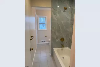 208 Holly Dr, Roselle, NJ 07203 - Photo 16