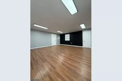380 Somerset St, North Plainfield, NJ 07060 - Photo 2