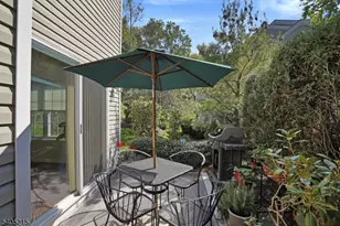 22 Oak Knoll Ln Condo, Bedminster Township, NJ 07921 - Photo 2