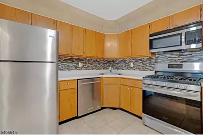 51 Crabapple Ln, Franklin Township, NJ 08823 - Photo 10