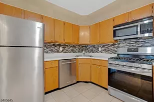 51 Crabapple Ln, Franklin Township, NJ 08823 - Photo 10