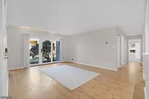 51 Crabapple Ln, Franklin Township, NJ 08823 - Photo 4