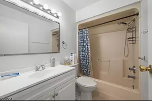 136 Haroldson Pl, Pompton Lakes, NJ 07442 - Photo 20