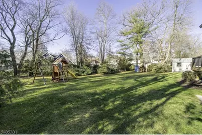 17 Badgley Dr, New Providence, NJ 07974 - Photo 8