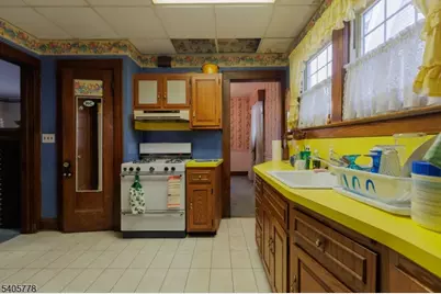 142 W Gibbons St, Linden, NJ 07036 - Photo 8