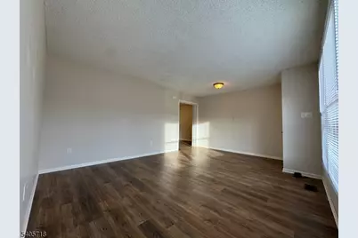 42 Burlington Ct, Hamburg, NJ 07419 - Photo 4