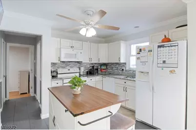 21 Beacon Rd, Hopatcong, NJ 07843 - Photo 6