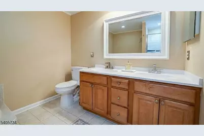 136 Mountainside Dr, Pompton Lakes, NJ 07442 - Photo 24