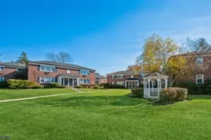 213 Pitney Pl, Morris Township, NJ 07960 - Photo 2