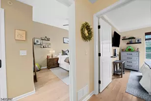 654 Honeybrook Cir, Lopatcong Township, NJ 08886 - Photo 10