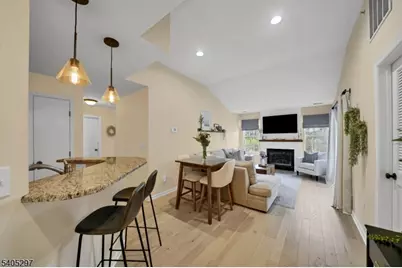 654 Honeybrook Cir, Lopatcong Township, NJ 08886 - Photo 4