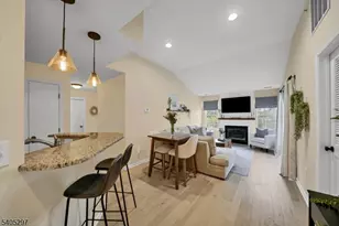 654 Honeybrook Cir, Lopatcong Township, NJ 08886 - Photo 4