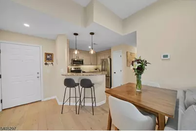 654 Honeybrook Cir, Lopatcong Township, NJ 08886 - Photo 2