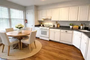 317 Jamestown Ct, Raritan Township, NJ 08822 - Photo 2